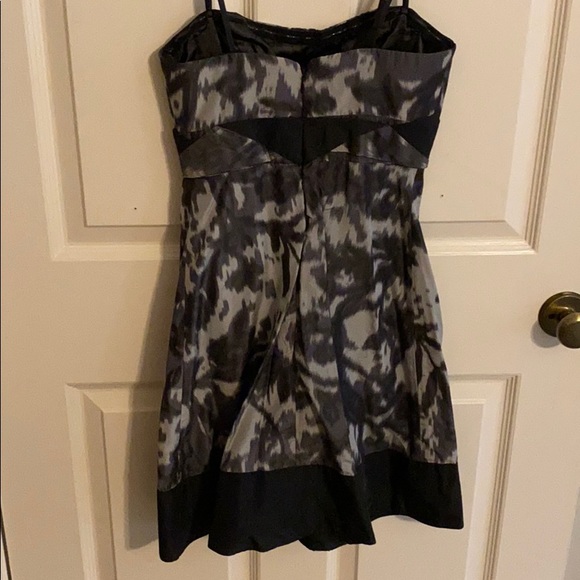 BCBG Strapless Cocktail Dress EUC Size 0 - Picture 3 of 3